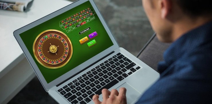 Pengguna dewasa menjaga akses akun pribadi